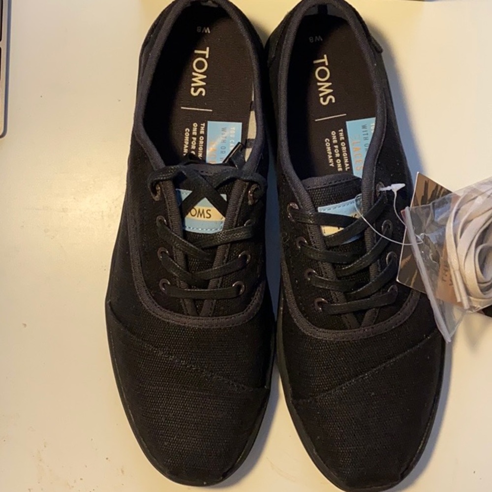 Black Toms Women’s Size 8. Never worn. NWT
